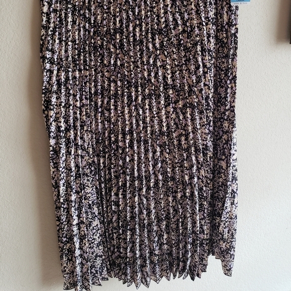 Vince Camuto floral pleated skirt - Medium - Picture 3 of 3
